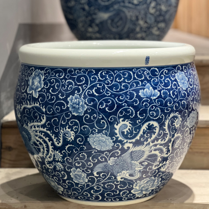 青花凤穿牡丹缸