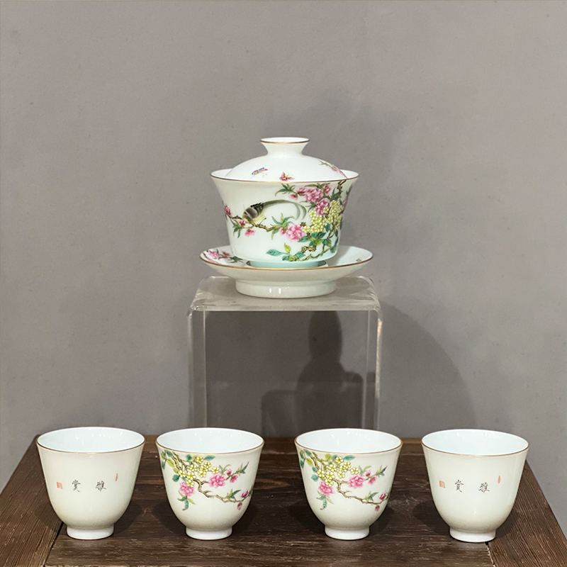 珐琅彩花卉茶具