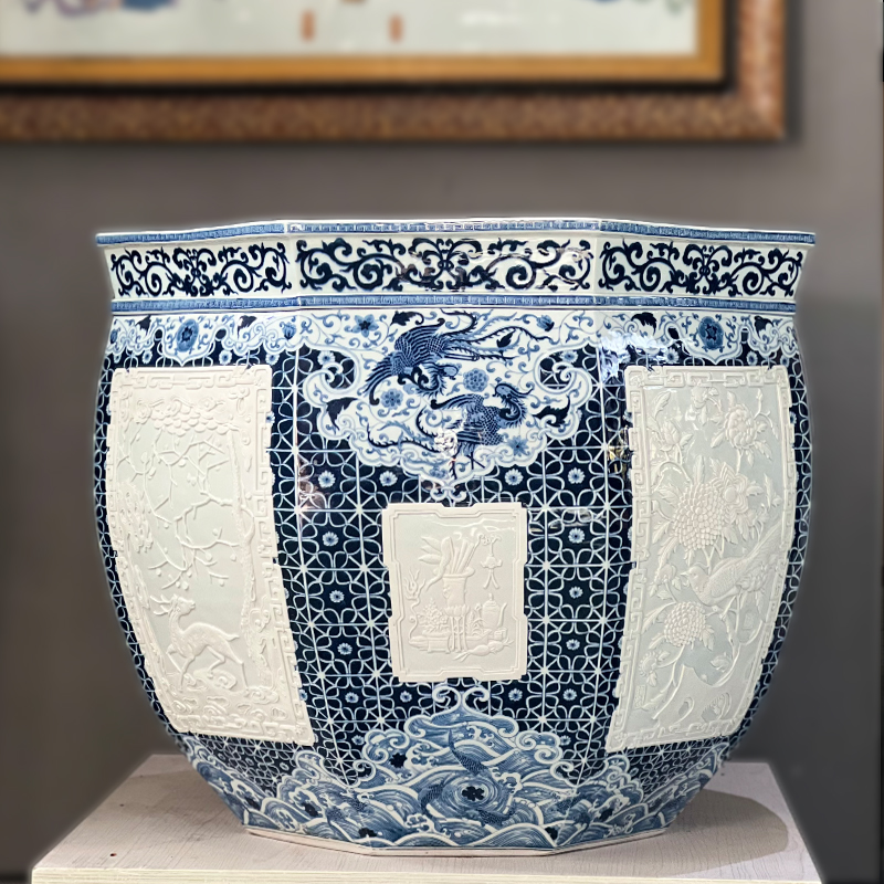 八方开窗雕刻缸