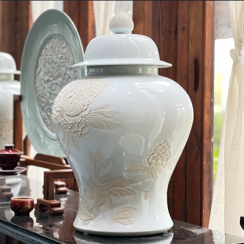 甜白雕刻将军罐