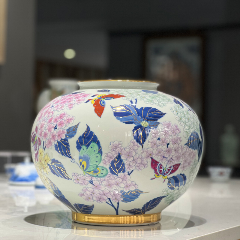 斗彩绣球花描金罐