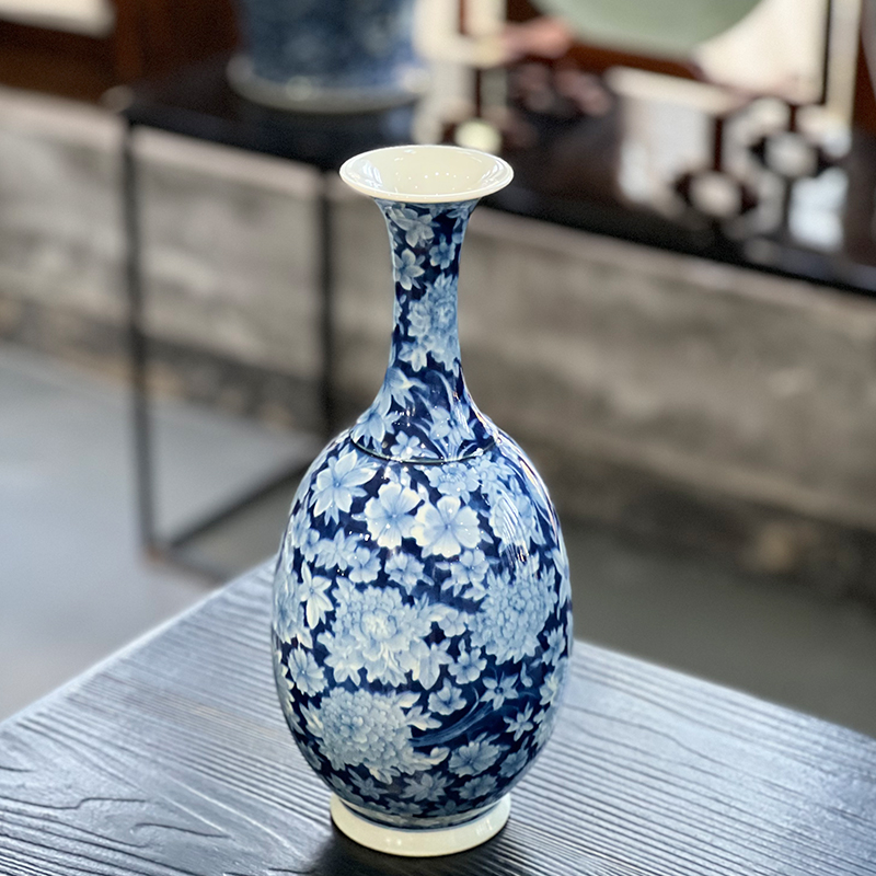 青花万花瓶