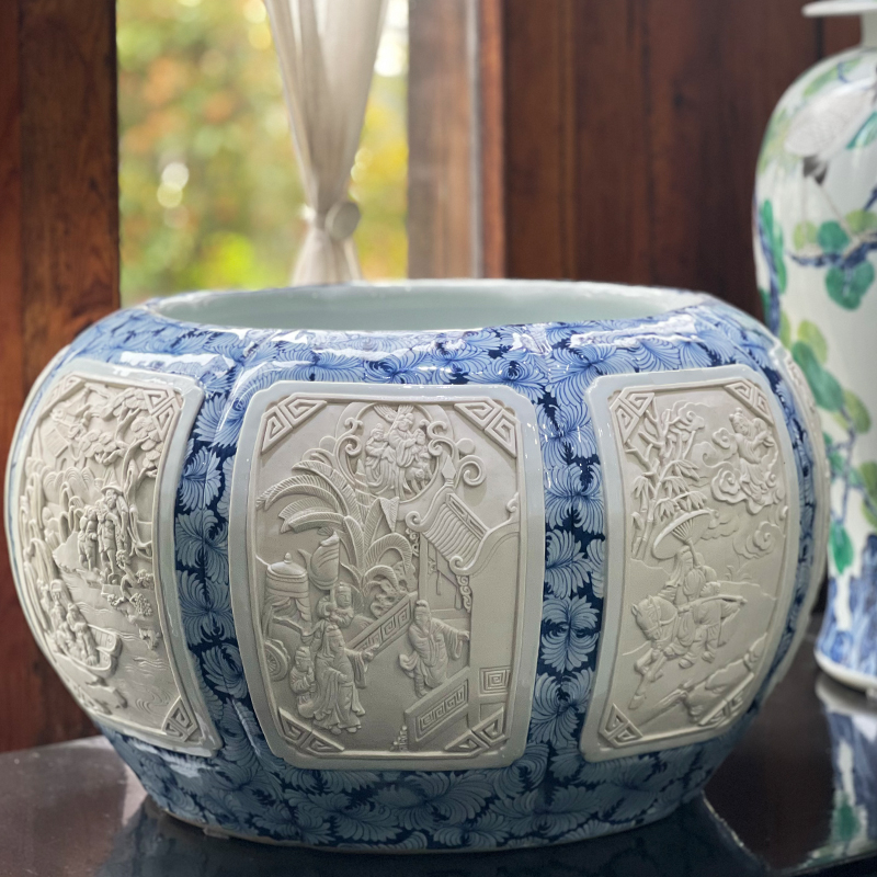 青花雕刻人物缸