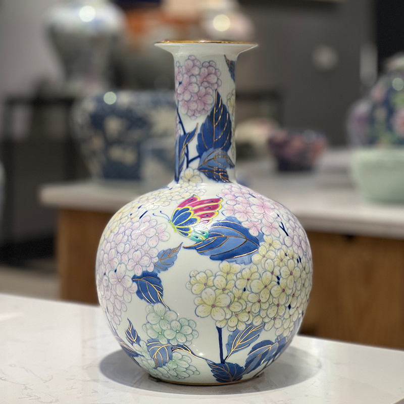 斗彩描金绣球花瓶