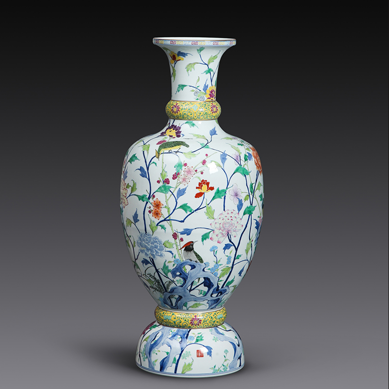 斗彩春色满园平安瓶