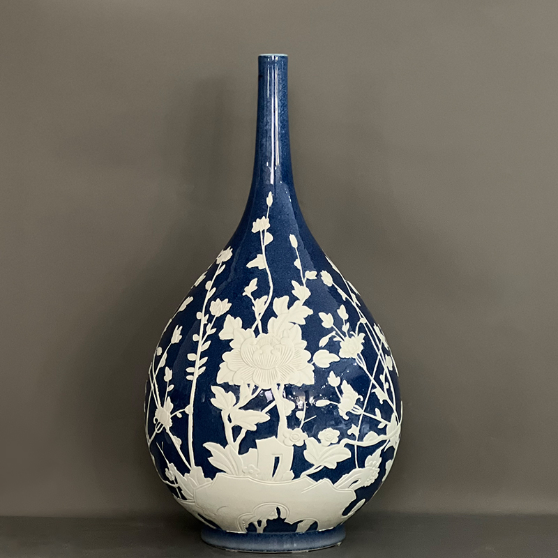 洒蓝花卉雕刻胆瓶