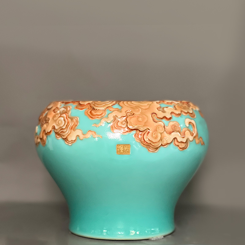 雕刻矾红祥云罐