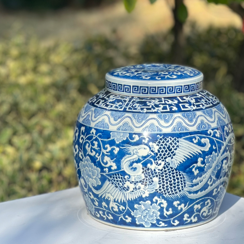 青花凤穿牡丹盖罐