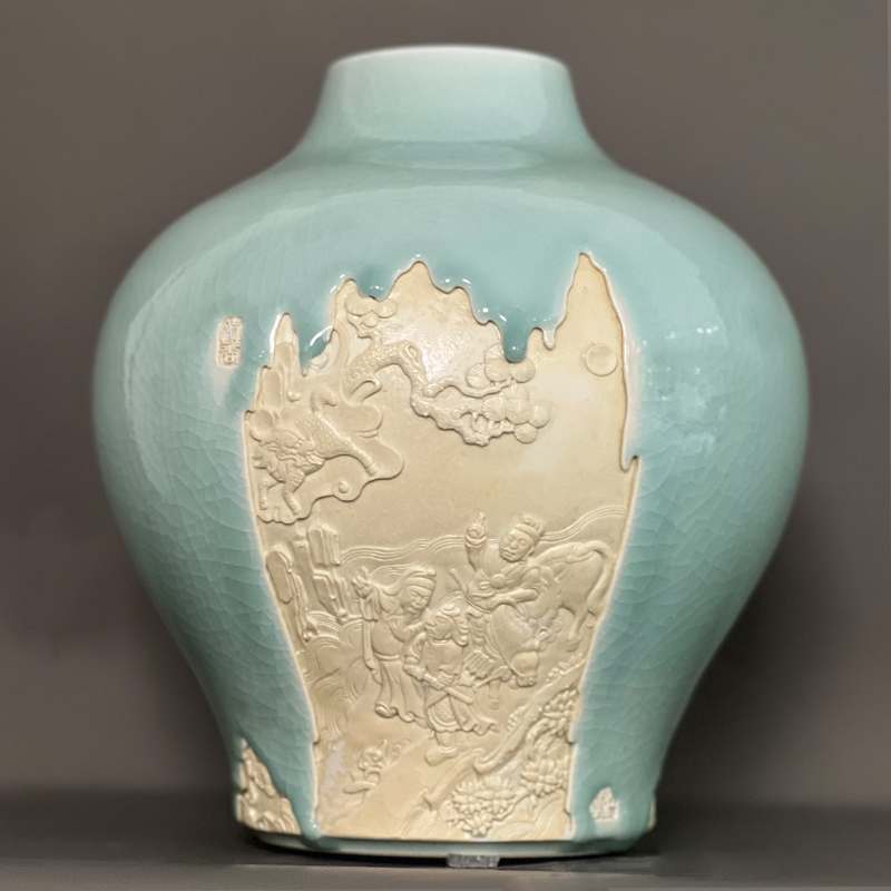 裂纹釉人物雕刻罐