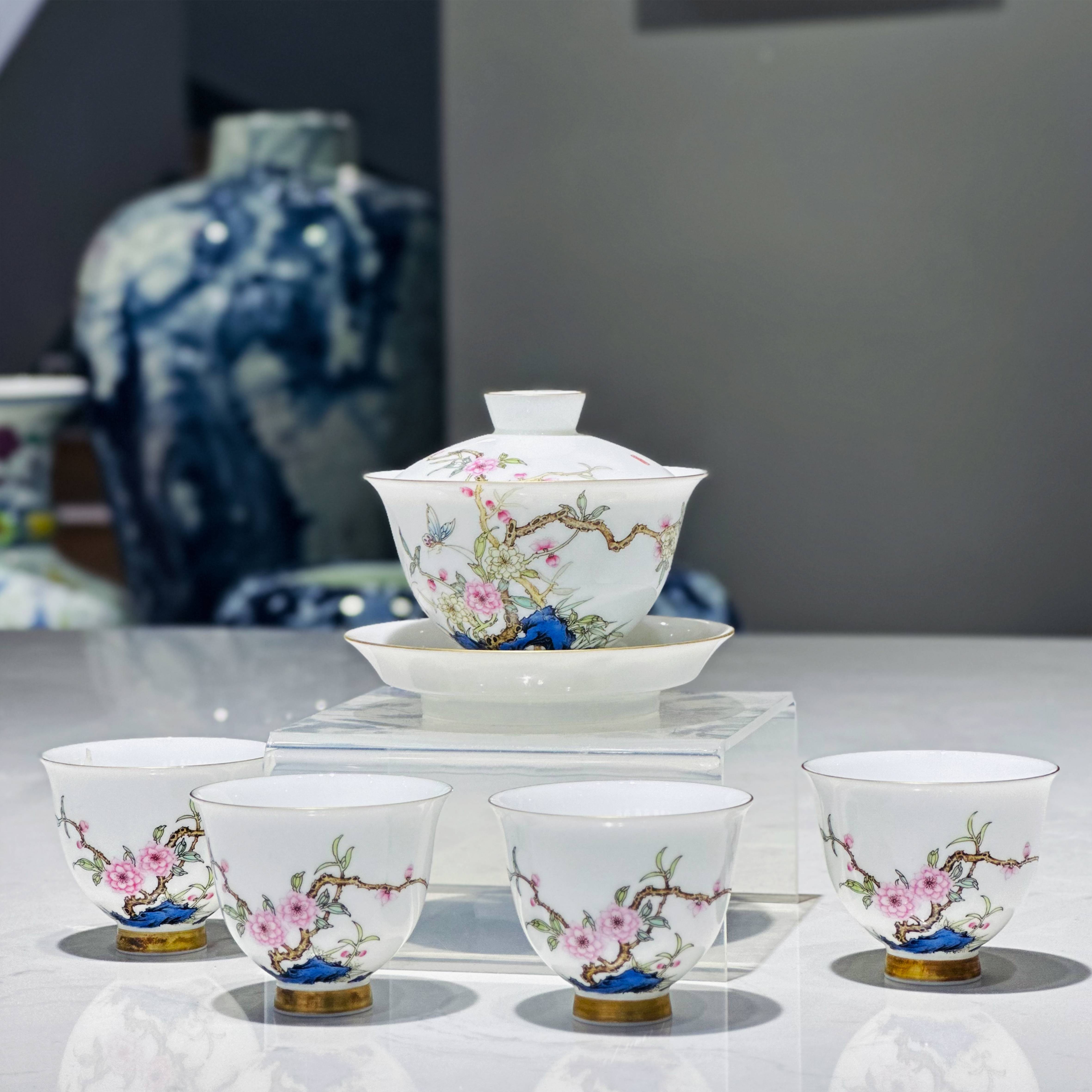 珐琅彩露清桃碧茶具