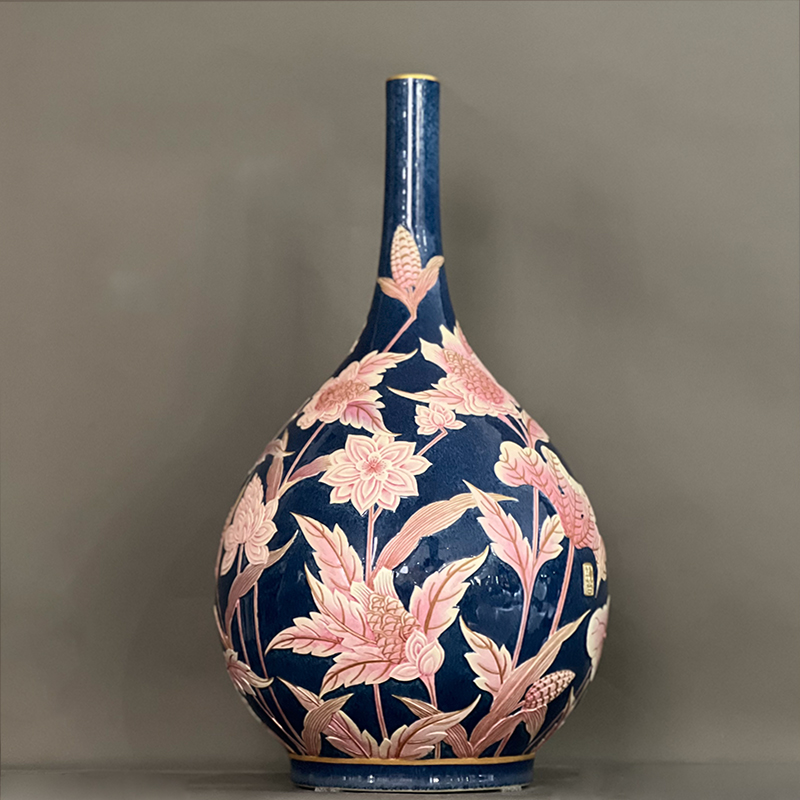 洒蓝雕刻彩绘荷花瓶