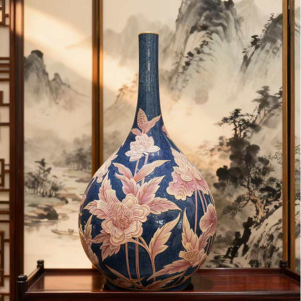 烙莲·洒蓝彩绘雕刻胆瓶