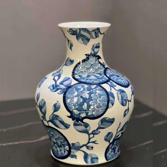 青花牡丹石榴瓶